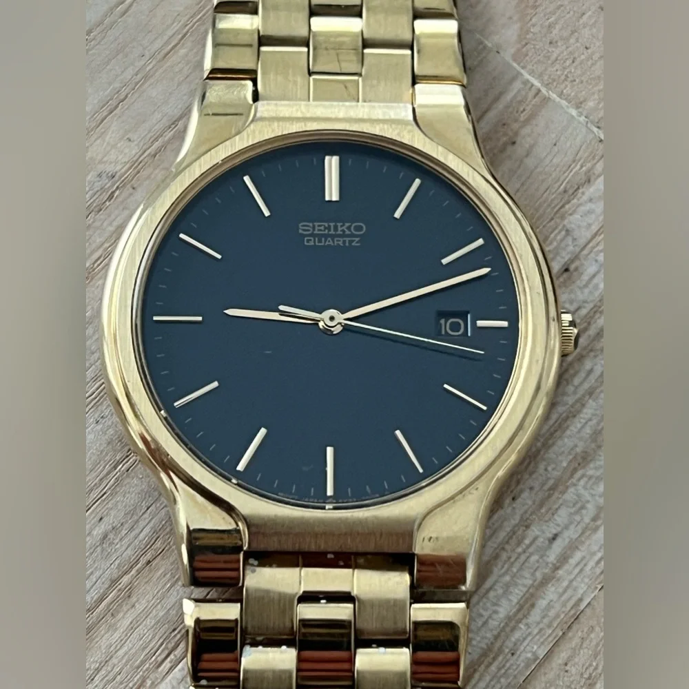Seiko Rare Vintage Men’s Watch Gold-Tone Weave Bracelet Black Dial Date